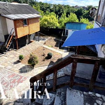 Продам квартиру з гаражем та времянкою в Старому місті