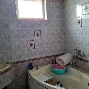 Продам двокімнатну квартиру вул. Новополевая 71, гараж, сарай .