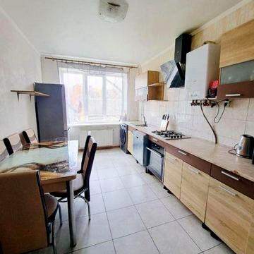 Квартира з ремонтом. Поруч парк.