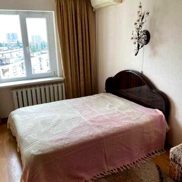 Продам 2-кім. квартиру 73м2 з ремонтом та меблями, пр.Гонгадзе 18Е