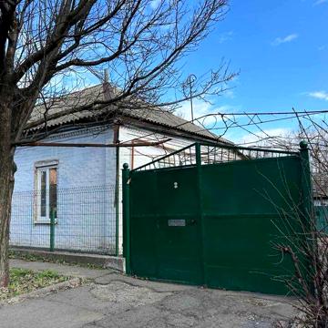 Продам 2/3 домовладения - ул. Станичная-р-н Гагарина, въезд и гараж!