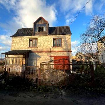Продам приватний 2 поверховий будинок