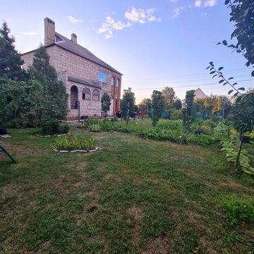 Продаю з підвалом, гаражом. Весняне , за Варварівкоюсертифікат