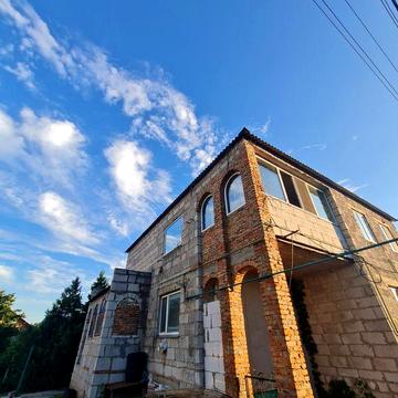 Продаю з підвалом, гаражом. Весняне , за Варварівкоюсертифікат