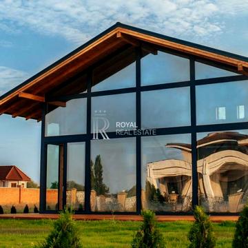 Центральна, 1