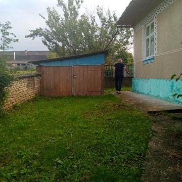 Будинок з земельною ділянкою