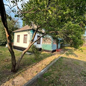 Будинок біля центру з ділянкою 8 соток