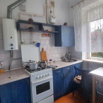 продам 3х комнатную сталинку по Джамбула ( ост. Первомайка)