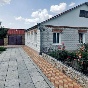 Будинок з ділянкою в м. Миронівка, Київська область
