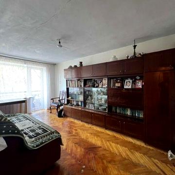 Продається трикімнатна квартира по вулиці Бандери в місті Коломия.