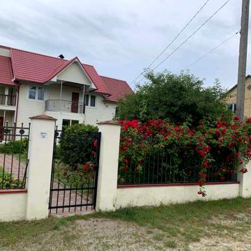 Продаж Бучанський р-н с.Забучча 2х поверховий будинок 156м.2.  25 сот.
