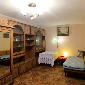 Героїв просп., 11