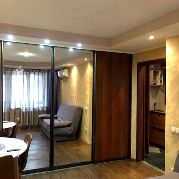 Бульвар Верх Ради.Краківська. м.Дарниця -800 м. м.Чернігівська - 1 км