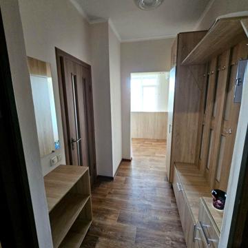 Михайлівська вул., 8