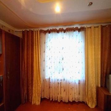 Продам двухстороннюю трехкомнатую квартиру в коттедже