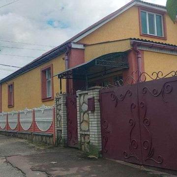 Продається будинок з усіма зручностями в м.Глухів.