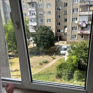 Затишна двох кімнатна у гарному стані у Тисмениці з балконом