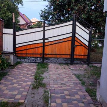 Здам пів будинку для проживання