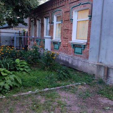 Здам пів будинку для проживання