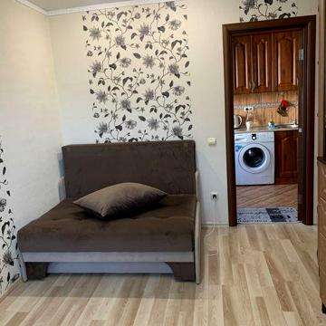 Продаж - 1 кімн .кв + 24 м . кв .госп .приміщ . м.Жовква