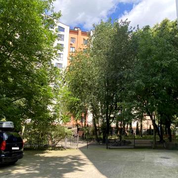 Гетьмана Петра Дорошенка вул., 18б