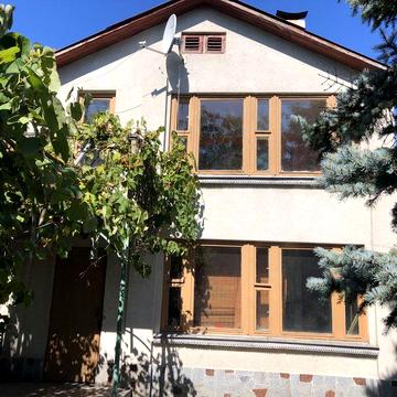 Русанівські сади, маєток з виходом на канал без%