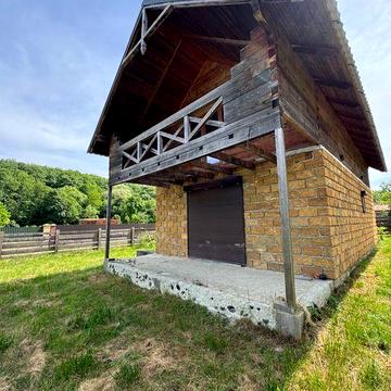 Продаж земельної ділянки з будинком неподалік Івано-Франківська.