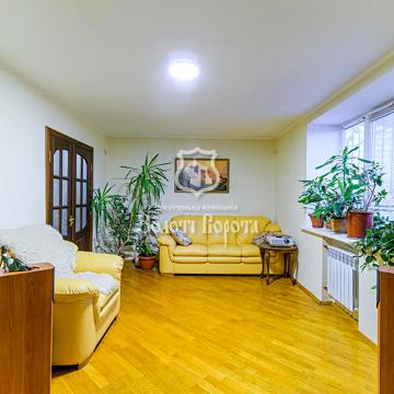 Валерія Лобановського просп., 128
