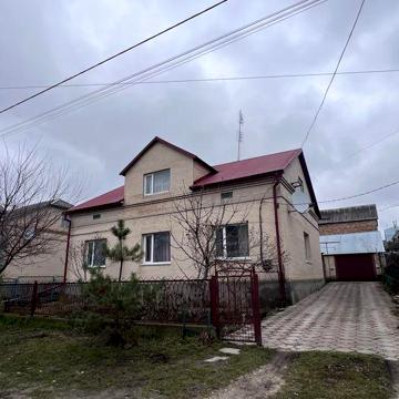 Продам власний будинок , готовий до життя , з меблями.