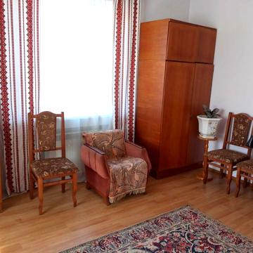 Оренда  будинку з подвір"ям