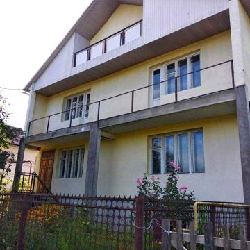 Продається будинок в мальовничій місцевості