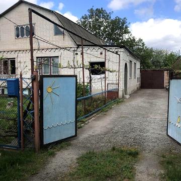 Продаю житловий будинок із землею в селі неподалік від Кривого Рогу