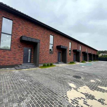 Таунхауси з каміном поруч з лісом. Горенка!