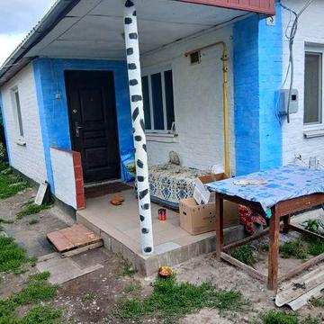 Продається затишний будинок з великою ділянкою