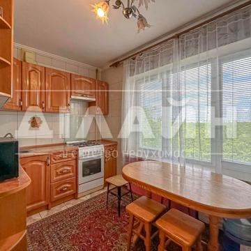 Стародніпровська вул., 3
