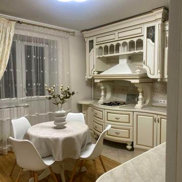 Продам 2 х кімнатну квартиру 4/10 на Чорновола