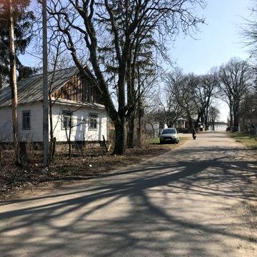Садиба з хатою та городом