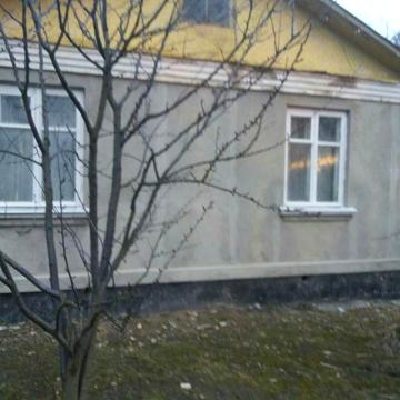 Будинок з приватизованою землею (с. Броники)