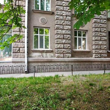 Київ ,Банкова, Печерський 2кім. Напроти Нац.Банку