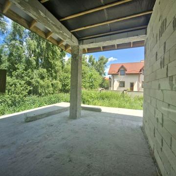Незавершений будинок в с.Рудне неподалік Фуджікури
