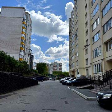 Продаж 2к просторої квартири, район Виставка