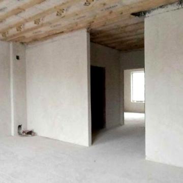 Продам 2-3 кім. квартиру з окремим входом та парко місцем.