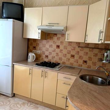 Академіка Корольова вул., 8