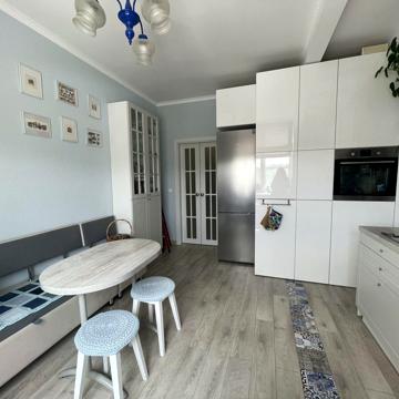 Академіка Писаржевського вул., 8