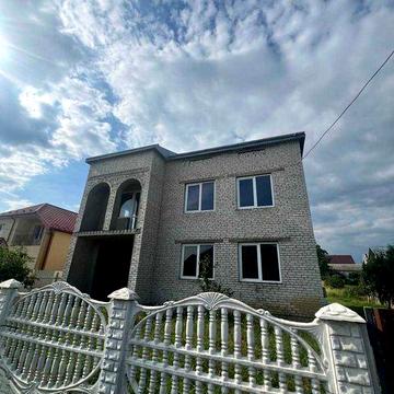 Продаж будинку без ремонту в с. Карачинів