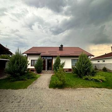 Продаж 4к Дім Кінноспортивна вулиця