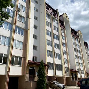 Гетьмана Петра Дорошенка вул., 18б