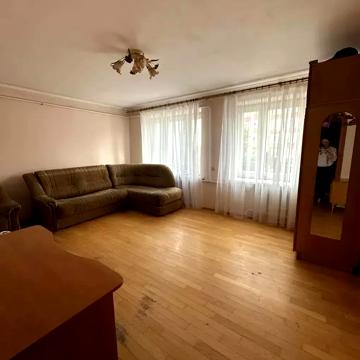 Карла Вишневського вул., 8