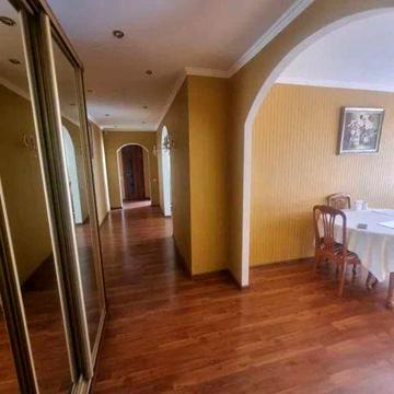 Продається простора 3-кімнатна квартира 89 м² по вул. Бальзака, 4