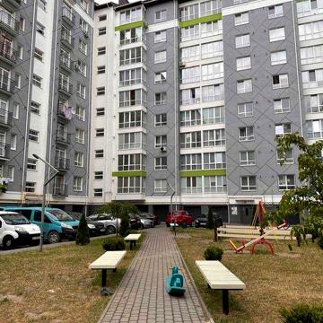 Оренда 2 кімнатної квартири в районі міського озера